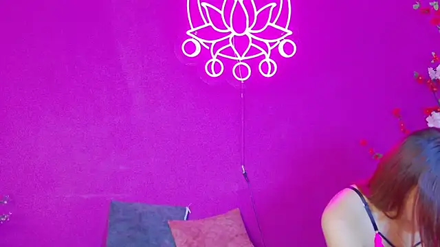 Maylu Fox online show from 11/06/25, 12:42