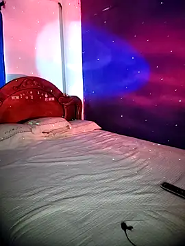 Linda Saenz  online show from 09/29/25, 10:37