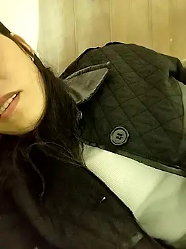 Snapshot of Sinejdk3 chatting on 10/29/25, 01:32 Sinejdk3 online show from 10/29/25, 01:32