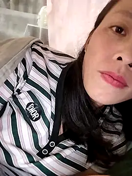 Snapshot of Sinejdk3 chatting on 10/28/25, 01:17 Sinejdk3 online show from 10/28/25, 01:17