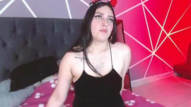 Snapshot of Chloe1126_ chatting on 10/13/25, 02:51 Chloe1126  online show from 10/13/25, 02:51