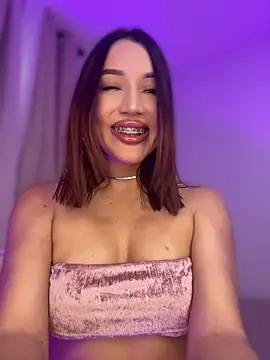 Bella-taylorr online show from 05/04/26, 11:13