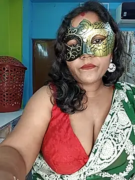 Snapshot of extreamhot1 chatting on 11/15/25, 07:18 extreamhot1 online show from 11/15/25, 07:18