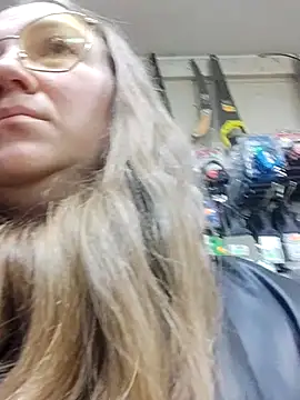 Kiss Eva online show from 02/05/26, 07:26