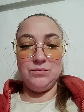 Kiss Eva online show from 11/29/25, 05:46