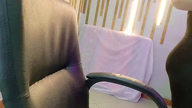 Snapshot of Angel_saez chatting on 10/18/25, 11:01 Angel saez online show from 10/18/25, 11:01