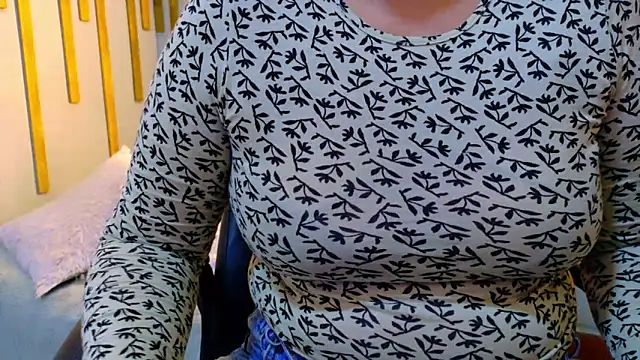 Snapshot of Angel_saez chatting on 12/05/25, 10:47 Angel saez online show from 12/05/25, 10:47