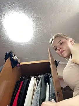 April Purr online show from 05/12/26, 07:38