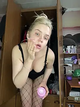 April Purr online show from 05/09/26, 10:51