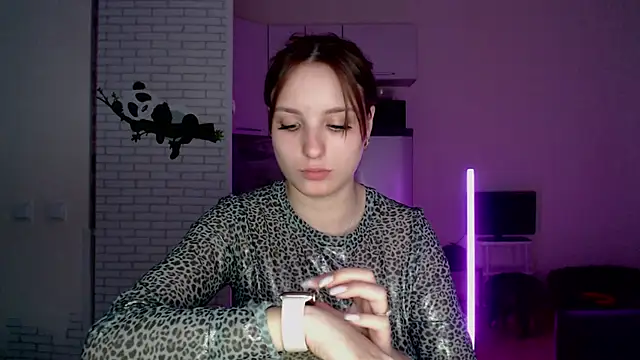 Leonaalove online show from 04/02/26, 05:30
