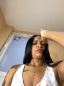 Luna025 online show from 11/18/25, 11:02