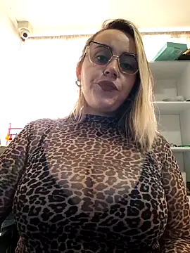 CurvyLust x online show from 11/06/25, 03:38