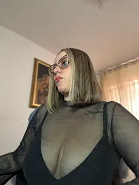 Snapshot of CurvyLust_x chatting on 07/01/26, 01:22 CurvyLust x online show from 07/01/26, 01:22