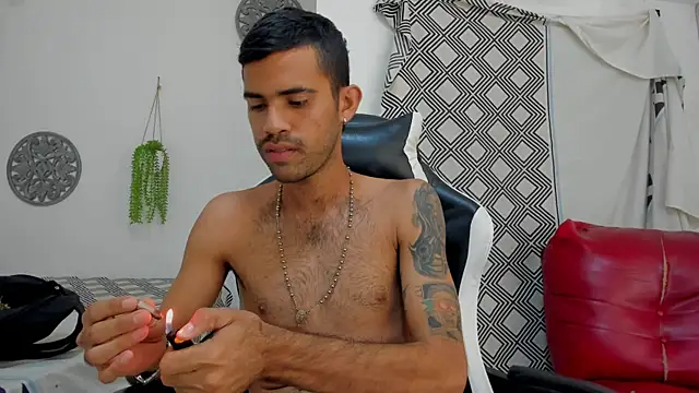 Snapshot of adri_sexboy229 chatting on 10/16/25, 01:47 adri sexboy229 online show from 10/16/25, 01:47