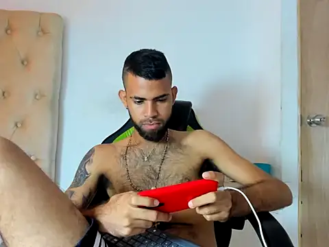 Snapshot of adri_sexboy229 chatting on 09/11/25, 01:44 adri sexboy229 online show from 09/11/25, 01:44