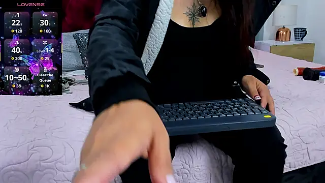 Snapshot of Marianee_Rousse chatting on 12/15/25, 11:49 Marianee Rousse online show from 12/15/25, 11:49