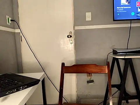 Snapshot of edualqxo chatting on 10/12/25, 11:06 edualqxo online show from 10/12/25, 11:06