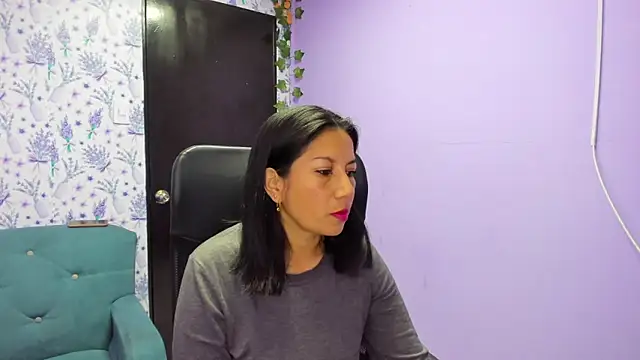 Megan Collinss  online show from 10/10/25, 03:13