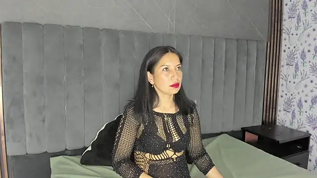 Megan Collinss  online show from 12/13/25, 08:04