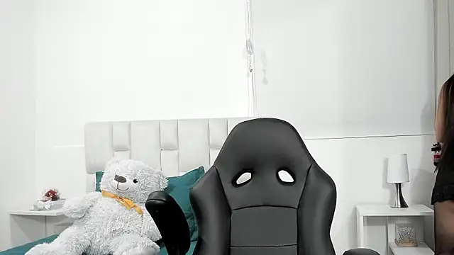 Snapshot of Ms_milarose chatting on 10/31/25, 01:02 Ms milarose online show from 10/31/25, 01:02