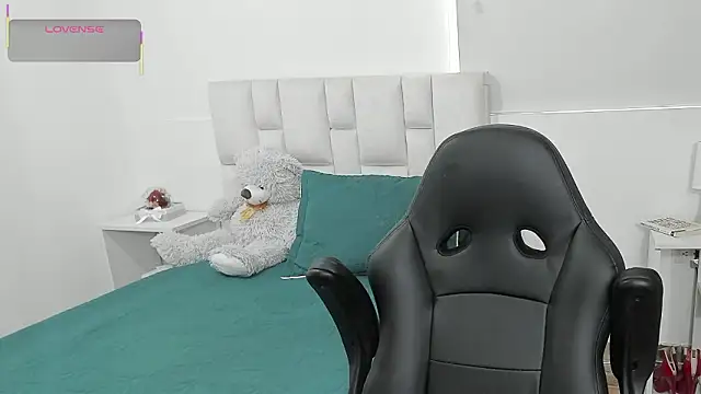 Snapshot of Ms_milarose chatting on 03/17/26, 07:28 Ms milarose online show from 03/17/26, 07:28