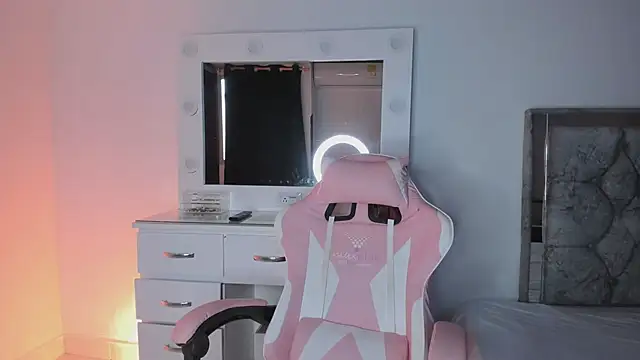 lovingdarcy  online show from 11/02/25, 01:27