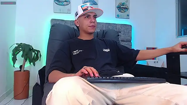 david santos16 online show from 10/25/25, 02:00