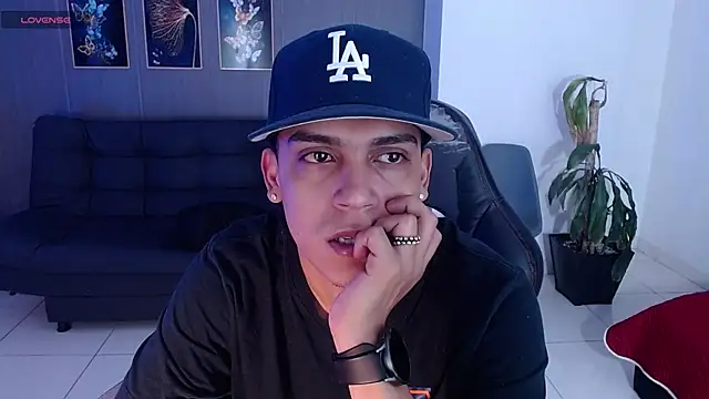 david santos16 online show from 09/15/25, 02:23