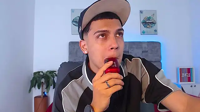 david santos16 online show from 09/22/25, 02:28