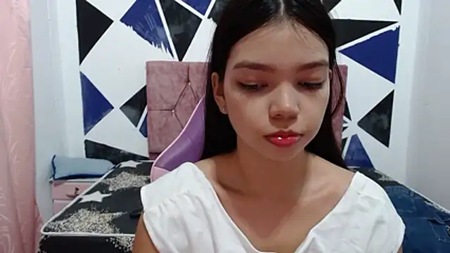 shy luna18 online show from 11/28/25, 01:11