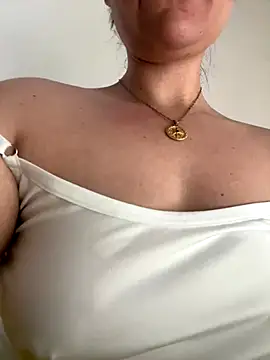 Snapshot of Pribaixinha chatting on 10/20/25, 07:03 Pribaixinha online show from 10/20/25, 07:03