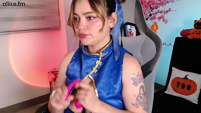 aliiceFM online show from 10/31/25, 02:19