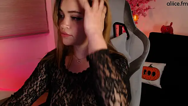 aliiceFM online show from 10/20/25, 04:36