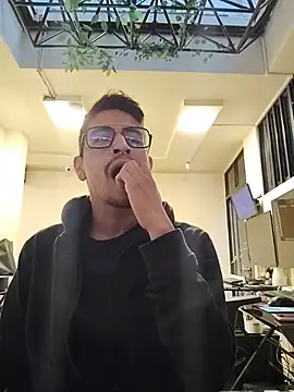 Snapshot of Juann-cock chatting on 05/17/26, 10:32 Juann-cock online show from 05/17/26, 10:32