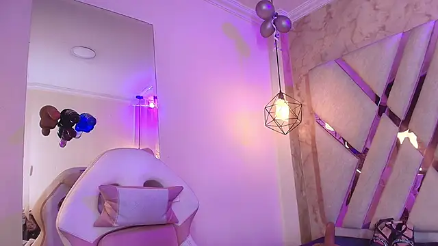 Lilith curvy online show from 12/15/25, 07:52