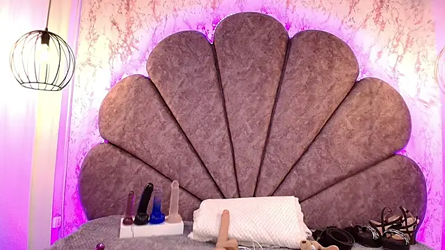 Lilith curvy online show from 11/28/25, 07:36