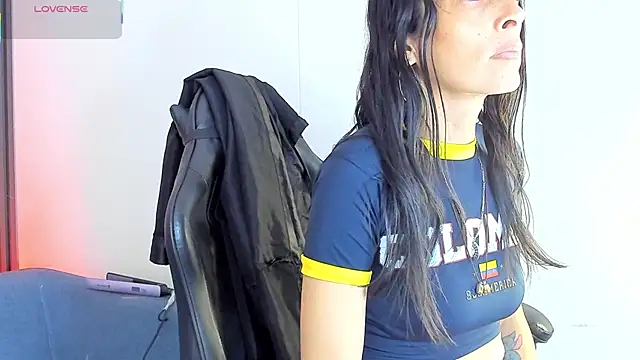 Snapshot of ShaunaDream chatting on 02/18/26, 04:43 ShaunaDream online show from 02/18/26, 04:43