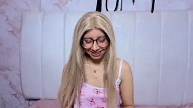 VioletxBloom online show from 12/18/25, 09:40