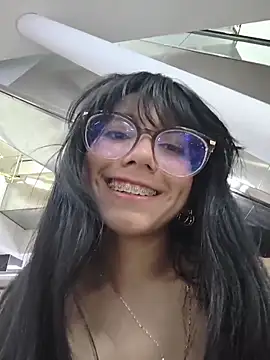 Snapshot of VioletxBloom chatting on 02/18/26, 09:33 VioletxBloom online show from 02/18/26, 09:33