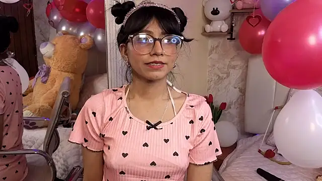 Snapshot of VioletxBloom chatting on 02/13/26, 07:36 VioletxBloom online show from 02/13/26, 07:36