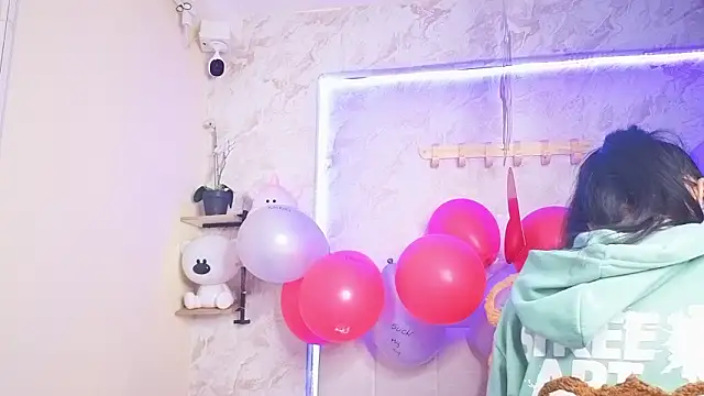 Snapshot of VioletxBloom chatting on 02/17/26, 03:42 VioletxBloom online show from 02/17/26, 03:42