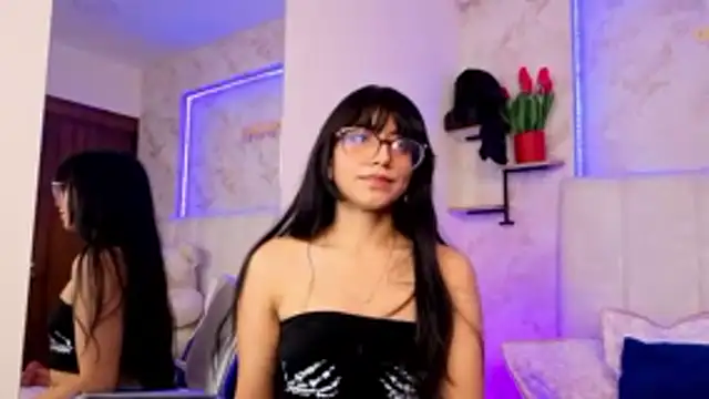 Snapshot of VioletxBloom chatting on 01/14/26, 07:39 VioletxBloom online show from 01/14/26, 07:39