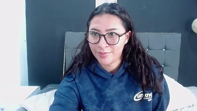 Snapshot of nicolee_8 chatting on 09/27/25, 11:16 nicolee 8 online show from 09/27/25, 11:16