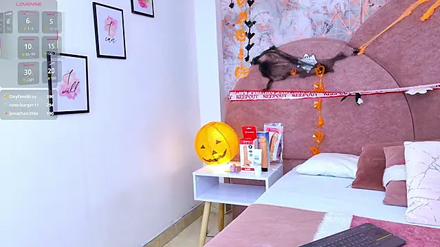 Samanta Isel online show from 10/28/25, 03:07