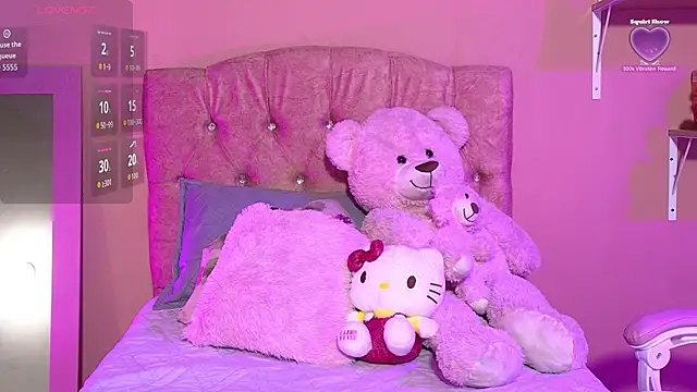 Snapshot of bella_thixx chatting on 10/04/25, 02:46 bella thixx online show from 10/04/25, 02:46
