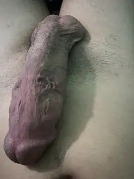 Snapshot of monster20cm chatting on 10/04/25, 11:39 monster20cm online show from 10/04/25, 11:39