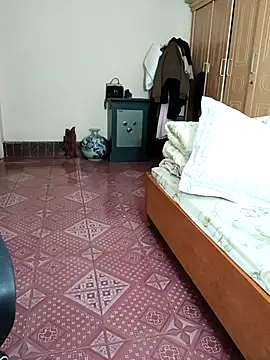 Moona heny online show from 11/27/25, 01:17