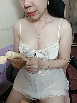 Snapshot of Moona_heny chatting on 07/15/26, 11:34 Moona heny online show from 07/15/26, 11:34
