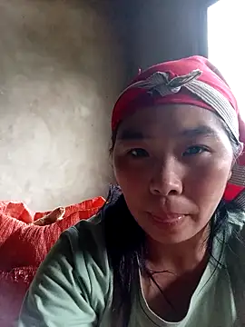 quynhkoolbae online show from 10/13/25, 09:44