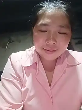 Snapshot of quynhkoolbae chatting on 06/26/26, 01:28 quynhkoolbae online show from 06/26/26, 01:28